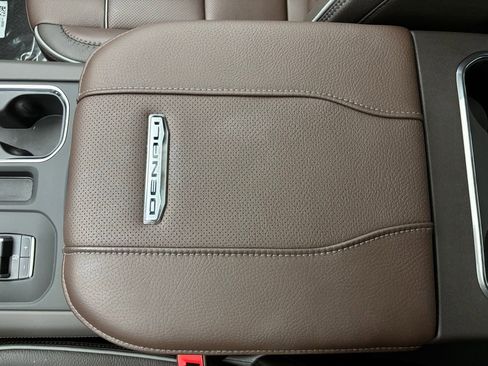 New 2025 GMC Sierra 2500 Denali w/ Denali Reserve Package image 33