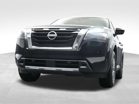 Used 2025 Nissan Pathfinder SL FWD image 16