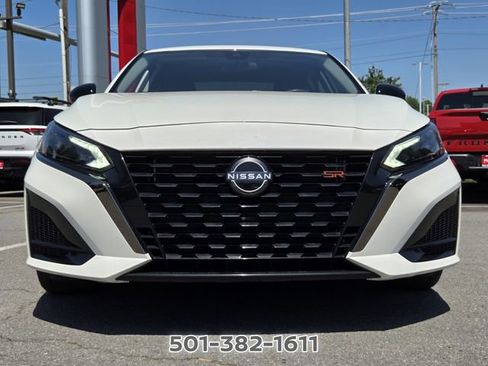 Certified 2023 Nissan Altima 2.5 SR w/ SR Premium Package FWD image 2