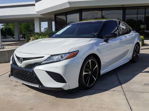 Used 2019 Toyota Camry XSE FWD image 4