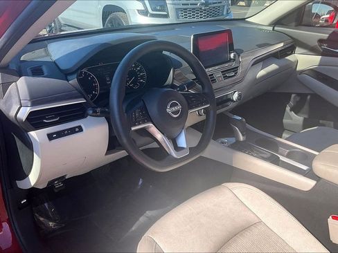 Used 2025 Nissan Altima 2.5 SV image 19