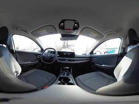 Used 2025 Kia K4 LXS image 41