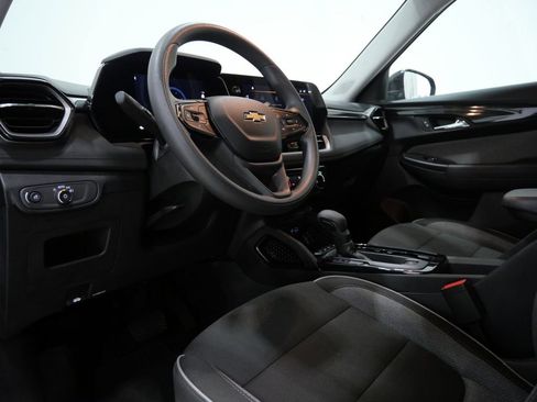 Used 2025 Chevrolet TrailBlazer LT FWD image 11