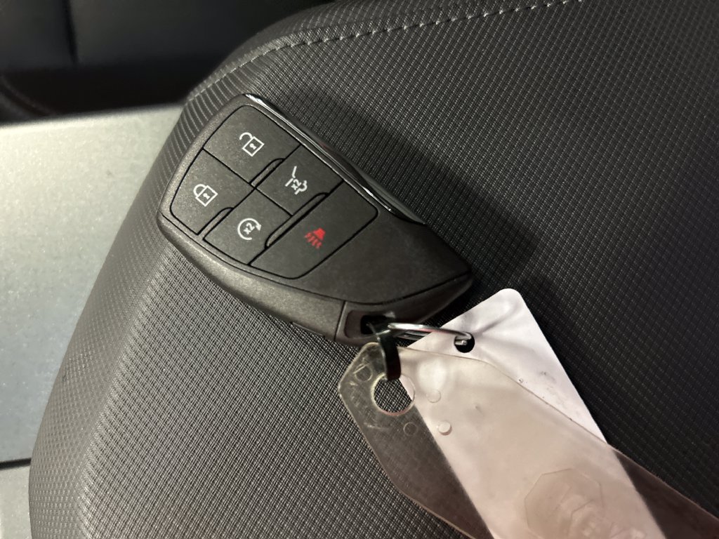 Used 2024 Chevrolet Equinox EV RS FWD image 21