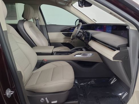 Used 2025 Lincoln Nautilus Reserve AWD/4WD image 21