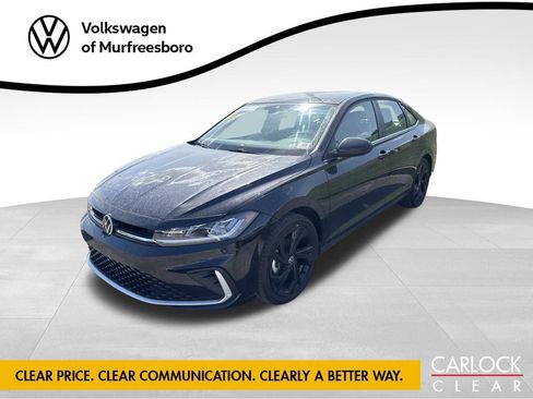 Used 2025 Volkswagen Jetta SE FWD image 1