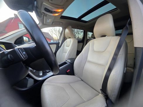 Used 2016 Volvo XC60 T6 Platinum w/ Climate Package image 8