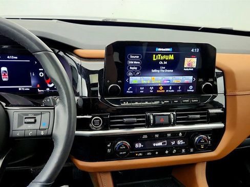 Used 2023 Nissan Pathfinder Platinum image 19