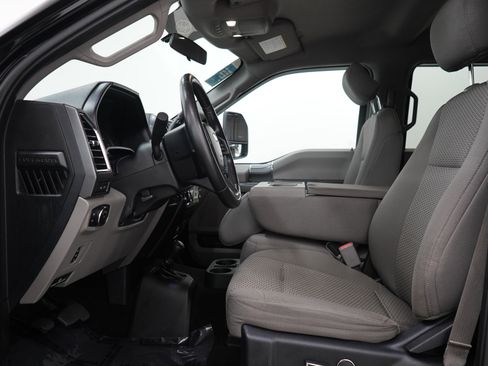 Used 2017 Ford F250 XLT w/ XLT Premium Package AWD/4WD image 23