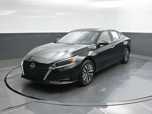 Used 2025 Nissan Altima 2.5 SV image 22