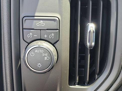 Used 2025 Chevrolet Silverado 1500 Custom RWD image 17