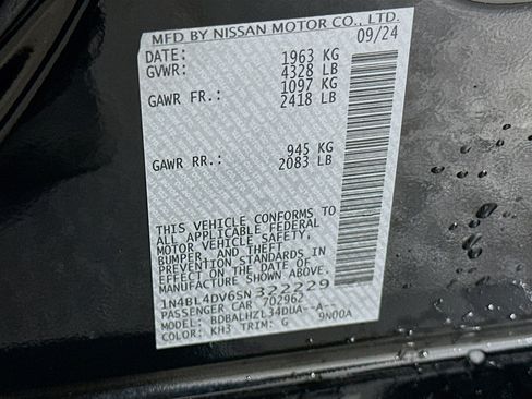 Used 2025 Nissan Altima 2.5 SV FWD image 12