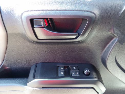 Used 2020 Toyota Tacoma SR image 15