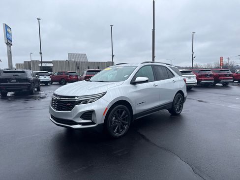 Used 2022 Chevrolet Equinox RS w/ Infotainment Package image 7