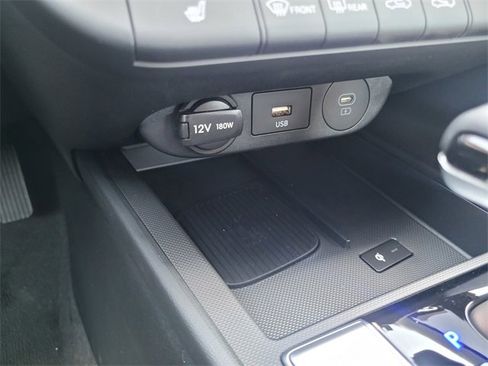 New 2025 Hyundai Elantra Limited image 21