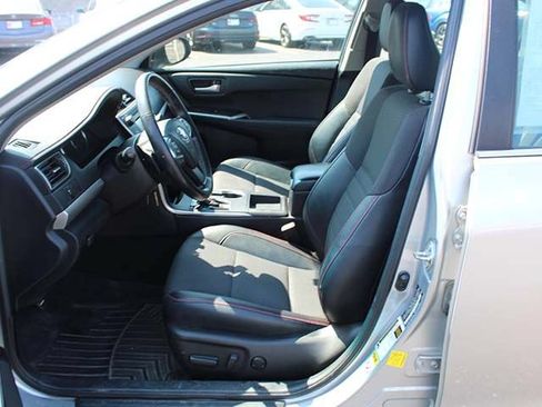 Used 2016 Toyota Camry SE FWD image 12