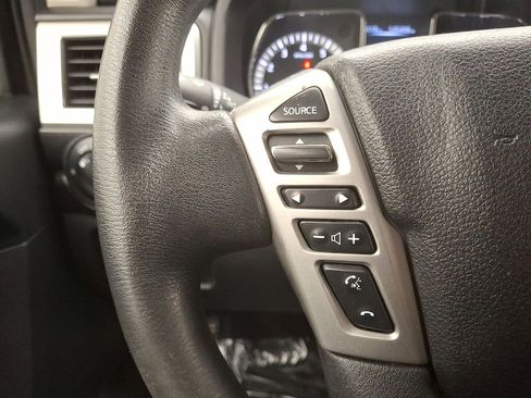 Used 2018 Nissan Titan SV image 17