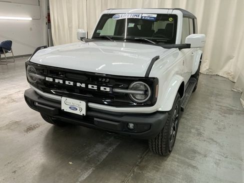 New 2025 Ford Bronco Outer Banks image 9