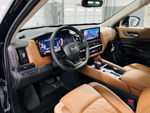 New 2026 Nissan Pathfinder Platinum FWD image 24