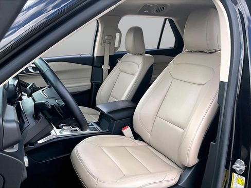 Used 2020 Ford Explorer XLT w/ Equipment Group 202A RWD image 6