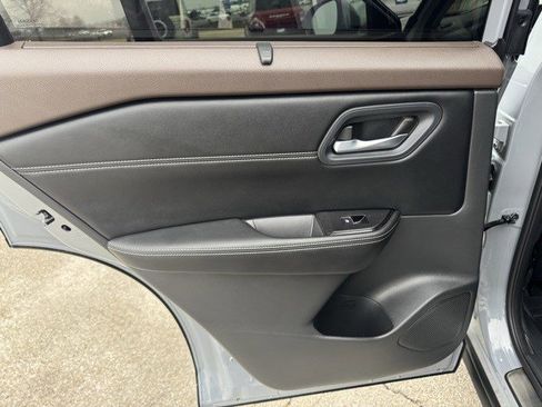 Used 2022 Nissan Rogue SL w/ SL Premium Package image 25