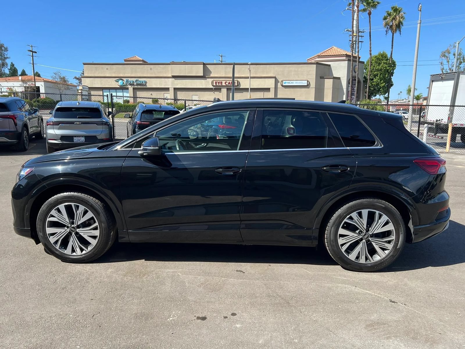 Used 2023 Audi Q4 e-tron Premium Plus w/ Premium Plus RWD image 9