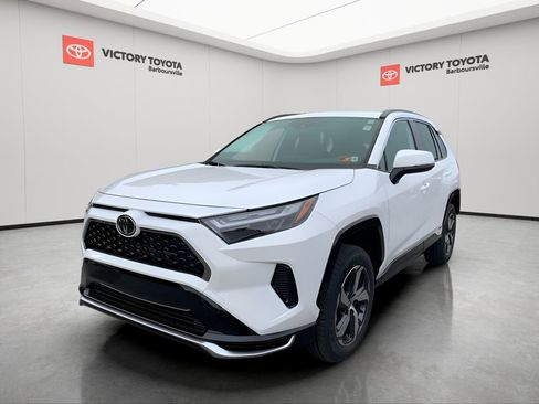 New 2025 Toyota RAV4 SE image 7