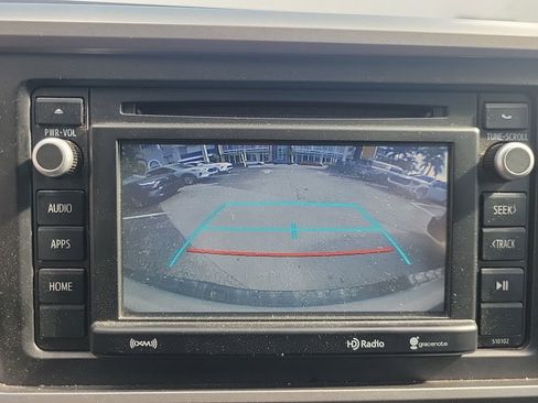 Used 2017 Toyota Tacoma SR5 image 33