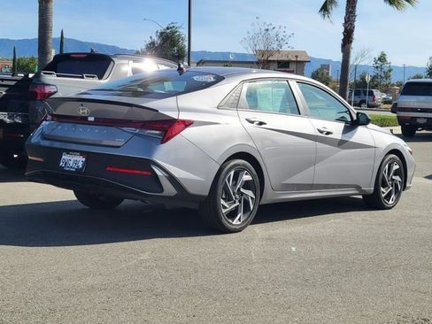 Certified 2025 Hyundai Elantra SEL FWD image 2