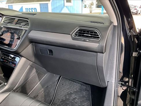Used 2022 Volkswagen Tiguan SE image 18