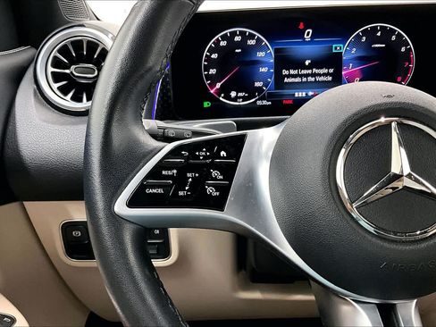 Used 2025 Mercedes-Benz GLB 250 image 21