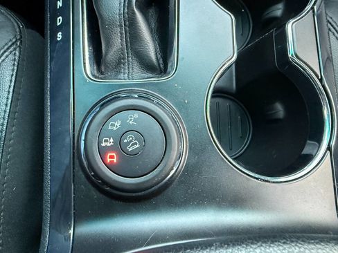 Used 2016 Ford Explorer XLT w/ Equipment Group 202A image 26