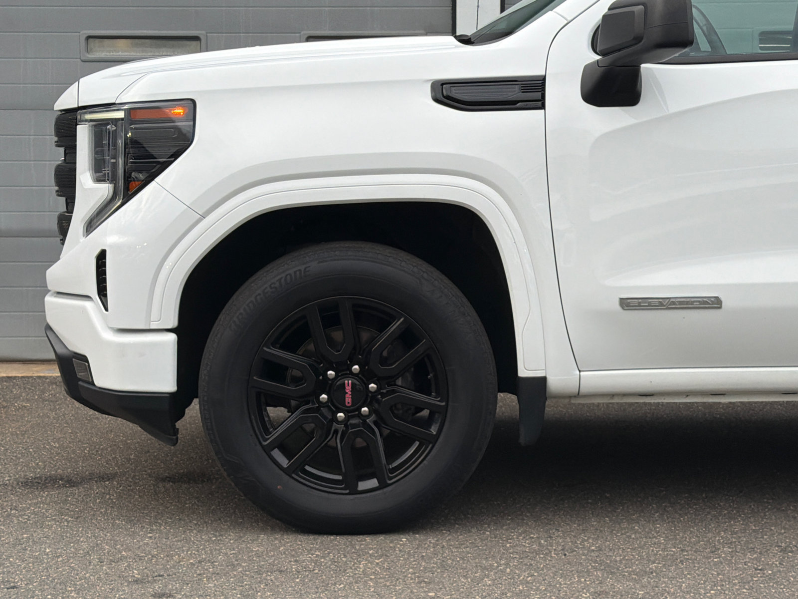 Used 2022 GMC Sierra 1500 Elevation w/ LPO, Elevation Black Package AWD/4WD image 5