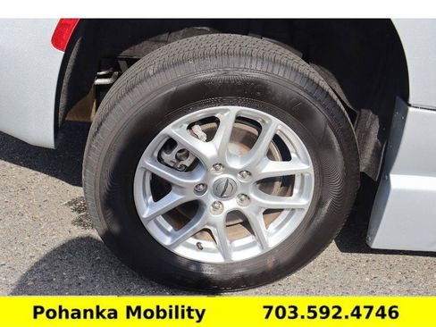 Used 2023 Chrysler Voyager LX FWD image 30
