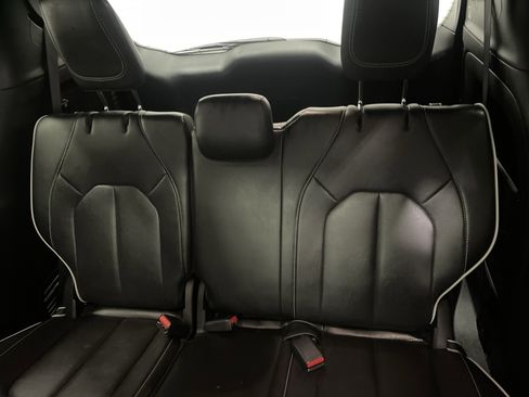 Used 2025 Chrysler Pacifica Limited image 19