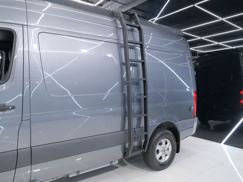 Used 2021 Mercedes-Benz Sprinter 2500 image 28