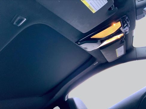 Used 2023 BMW 230i Coupe w/ M Sport Package RWD image 12