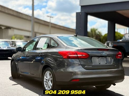 Used 2017 Ford Focus SE FWD image 5