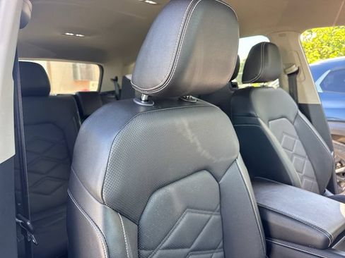 Used 2024 Volkswagen Atlas SE FWD image 25
