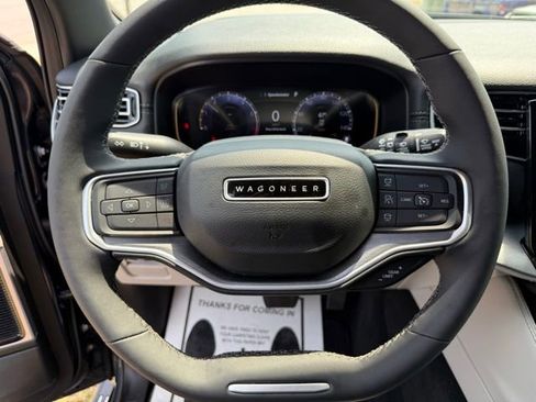 Used 2025 Jeep Wagoneer Series III w/ Premium Group I AWD/4WD image 22