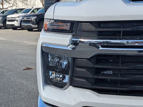 Used 2025 Chevrolet Silverado 2500 LT w/ Convenience Package image 9