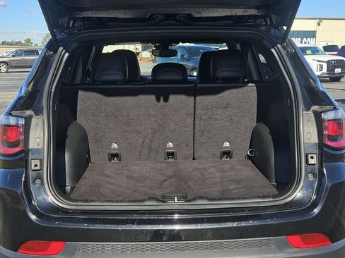 Used 2024 Jeep Compass Latitude image 10