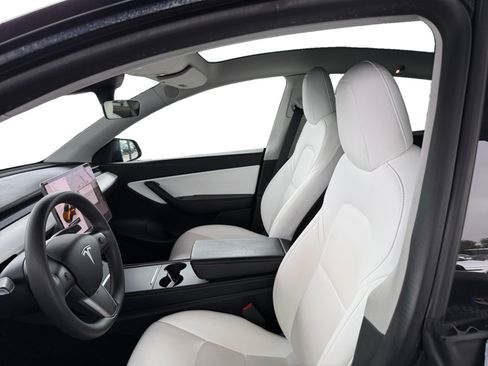 Used 2022 Tesla Model Y Performance AWD/4WD image 10