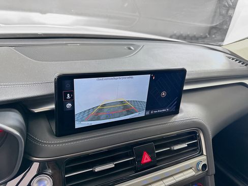 Used 2025 Genesis G70 2.5T image 23