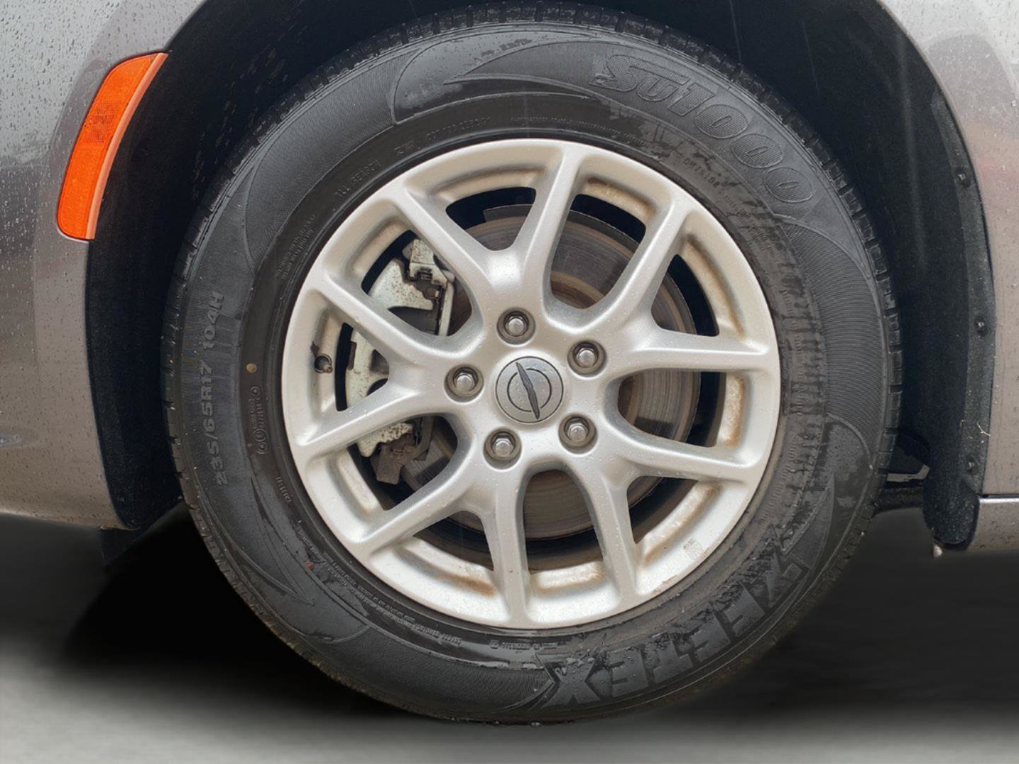 Used 2023 Chrysler Pacifica Touring-L FWD image 11