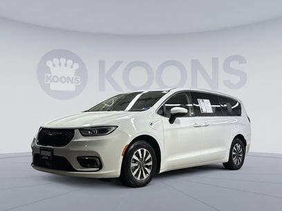 Used 2023 Chrysler Pacifica Touring-L