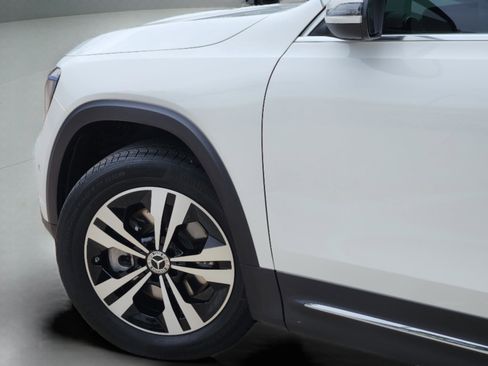 Used 2025 Mercedes-Benz GLB 250 image 6