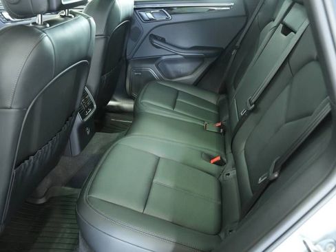 Certified 2025 Porsche Macan AWD/4WD image 27