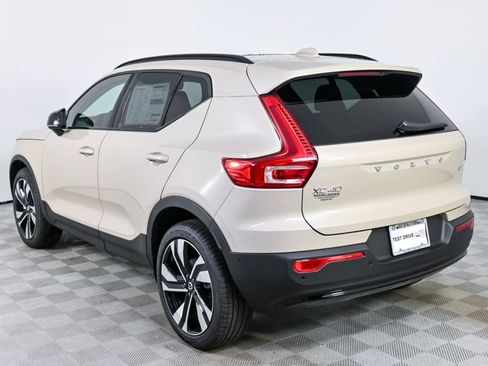 Used 2026 Volvo XC40 B4 Plus w/ Protection Package Premier FWD image 4