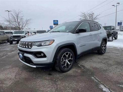 Used 2024 Jeep Compass Limited image 4